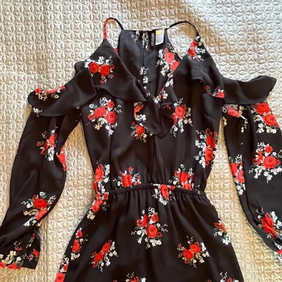 Divided floral cold shoulder dress - Picture 4 of 6
